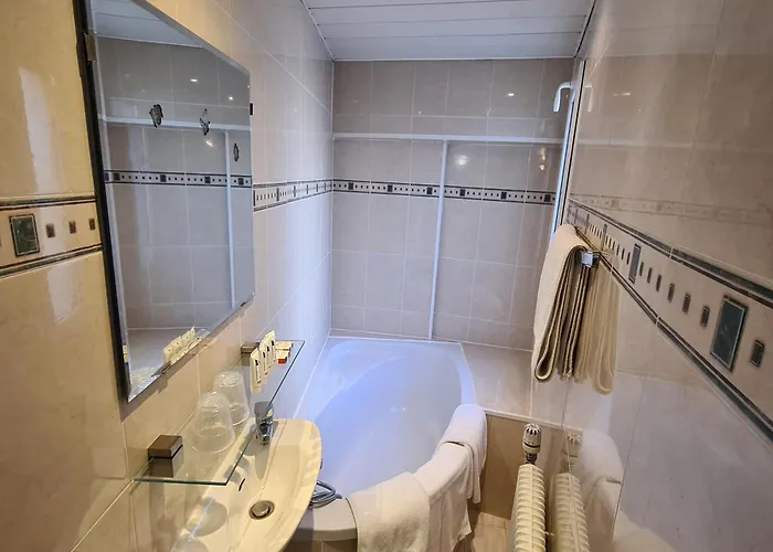 La Louisiane Hotel 2*