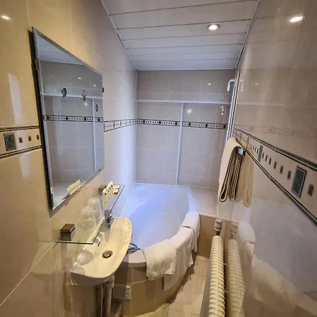 La Louisiane Hotel *