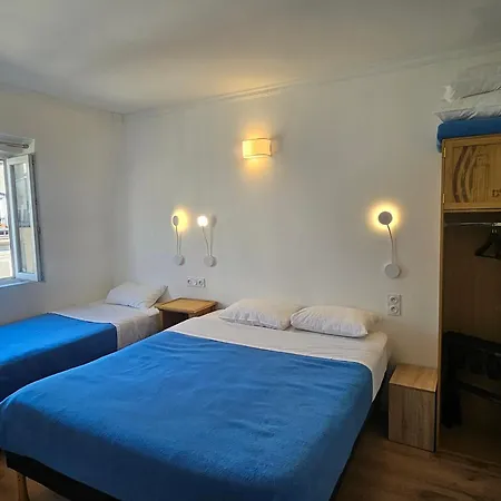 La Louisiane Hotel *