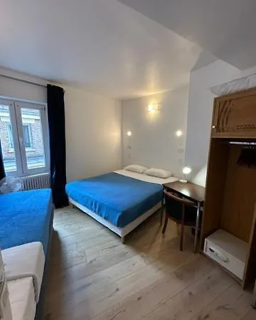 Otel La Louisiane 2*